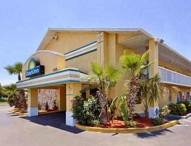 利斯堡链湖罗德威酒店 外观 照片